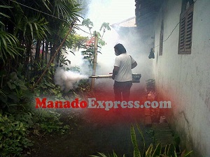 Cegah Penyebaran DBD, Dinkes Mitra Lakukan Fogging